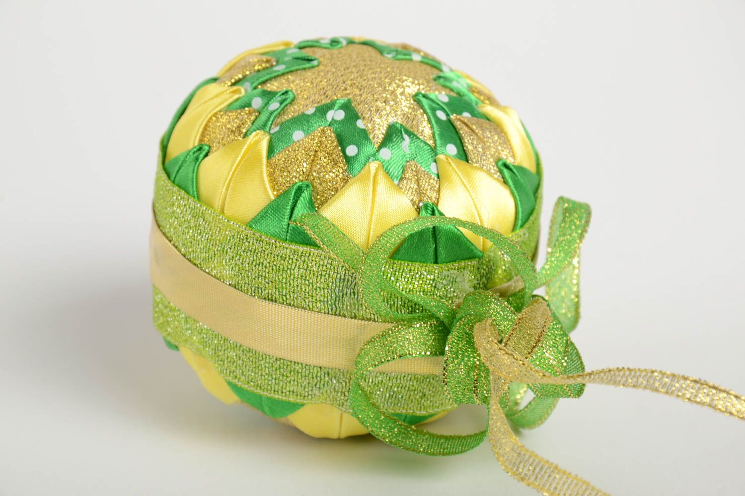 Елочная игрушка ручной работы украшение к Новому году зеленый елочный шар фото 5
