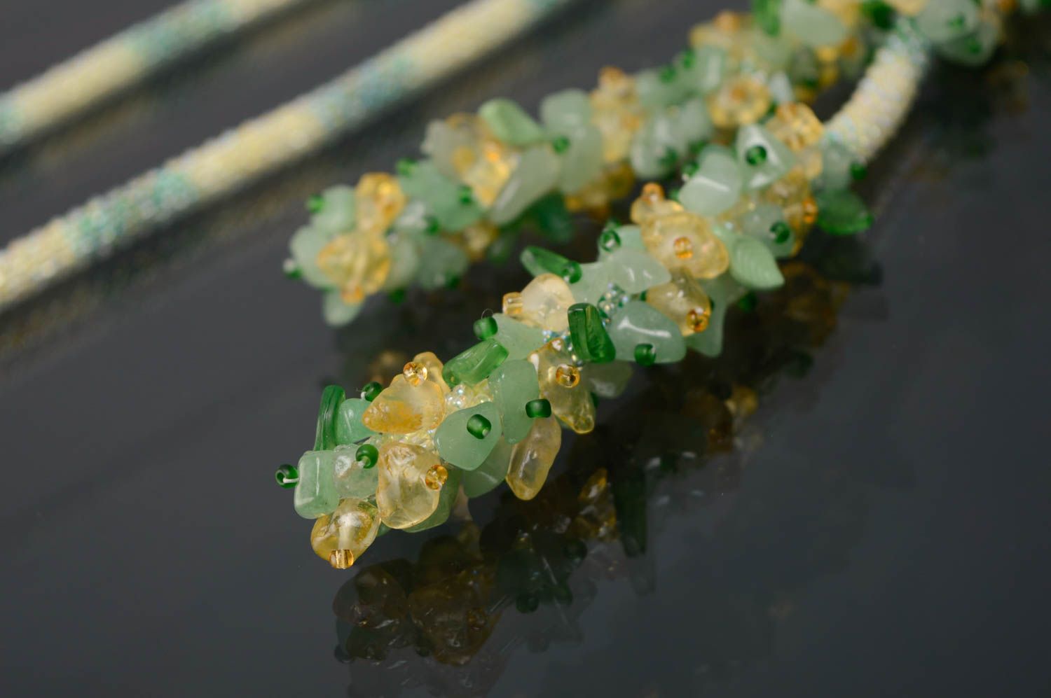 Beaded lariat necklace with chrysolite photo 5