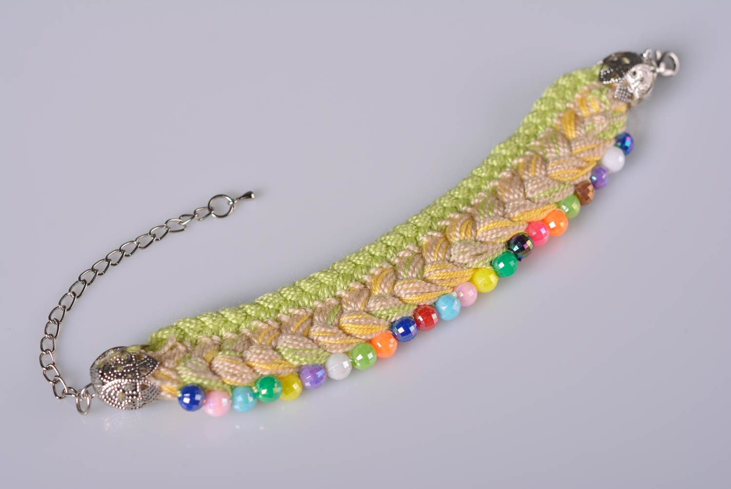 Bracelet large Bijou fait main tressé en fils avec perles colorées Cadeau femme photo 3