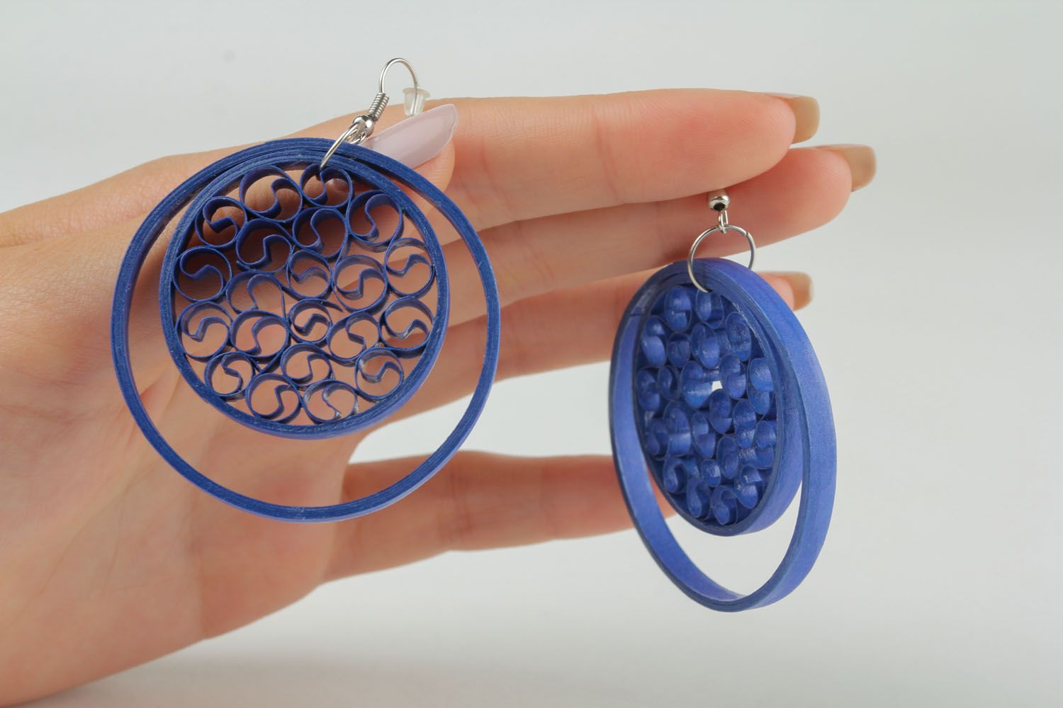 Round paper earrings photo 5