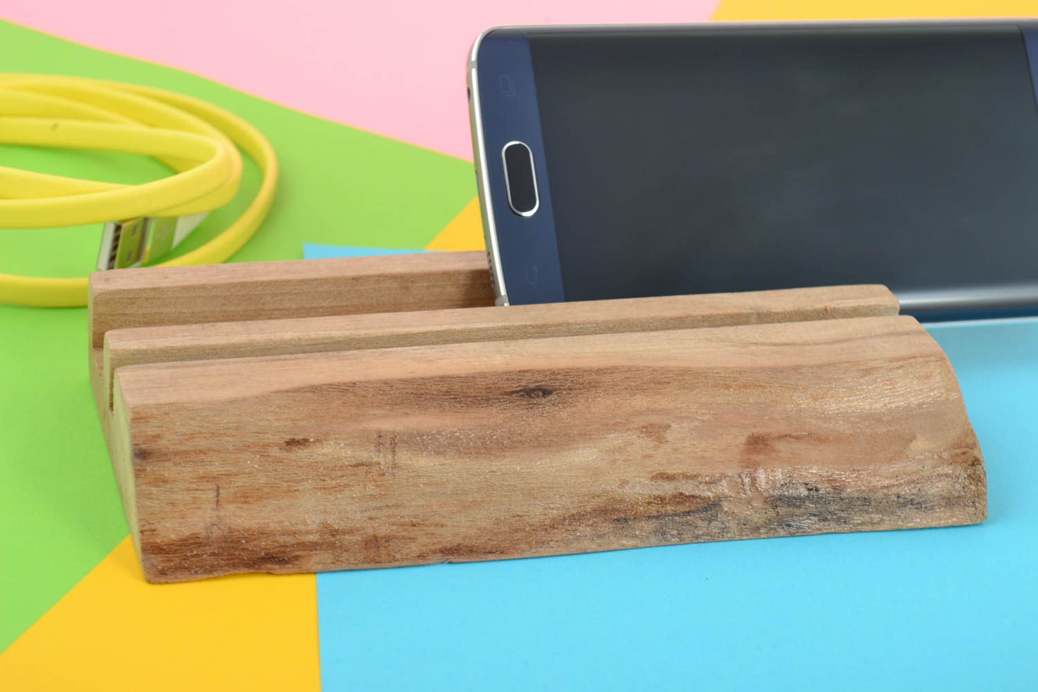 Porte-tablette et téléphone en bois verni fait main écologique stylé original photo 1