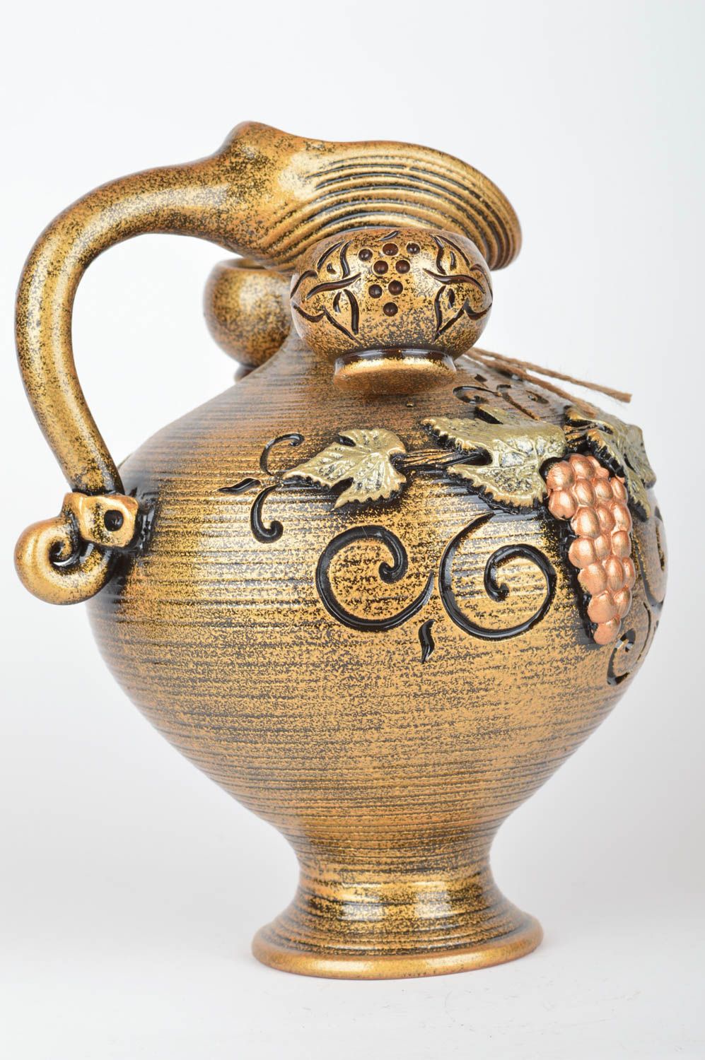 65 oz ceramic wine jug with two wine cups in gold color and grapes' molded pattern and handle 3,9 lb photo 5