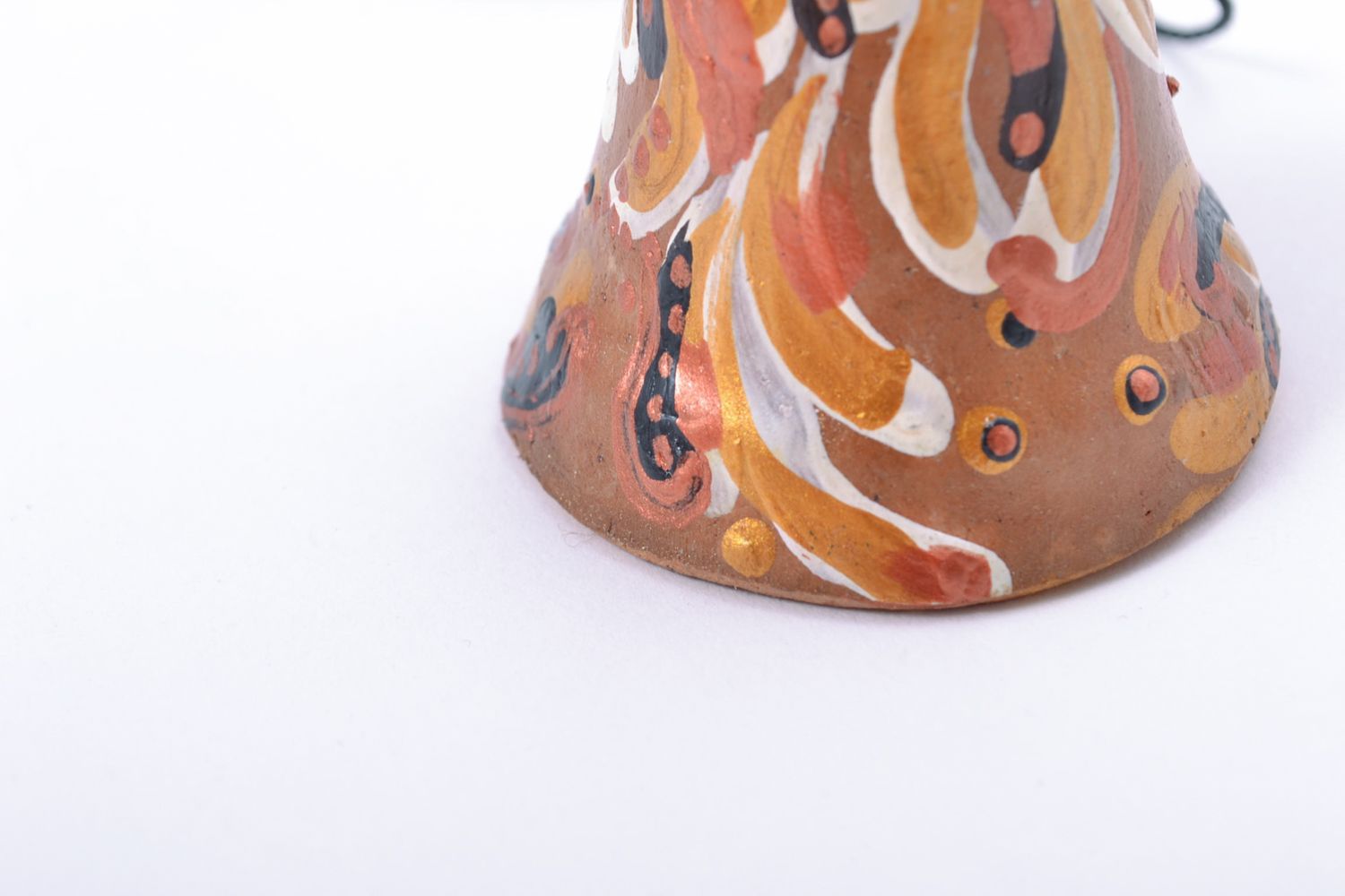 Clochette colorée à suspendre en argile faite main peinte de couleurs acryliques photo 5