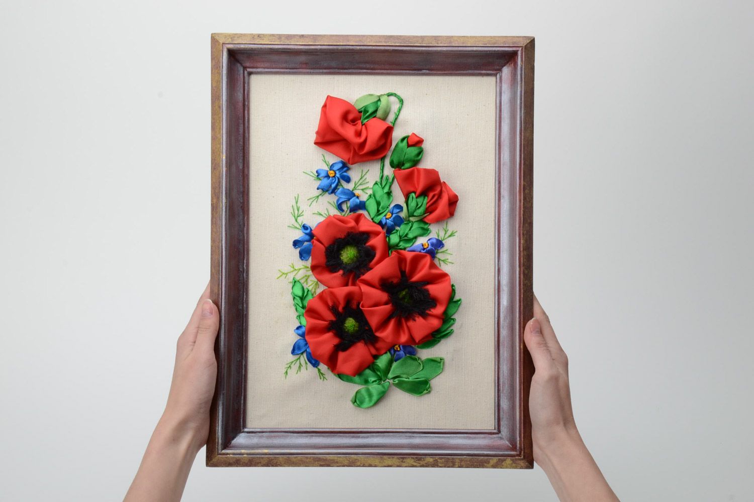 Tableau brodé aux rubans rectangulaire avec fleurs rouges fait main original photo 5