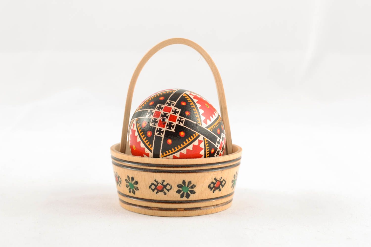 Panier avec oeuf de Pâques fait main original de style ethnique ukrainien photo 1