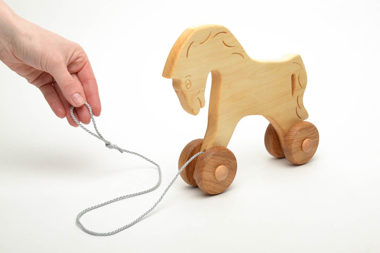 Деревянная игрушка лошадка на веревочке фото 5