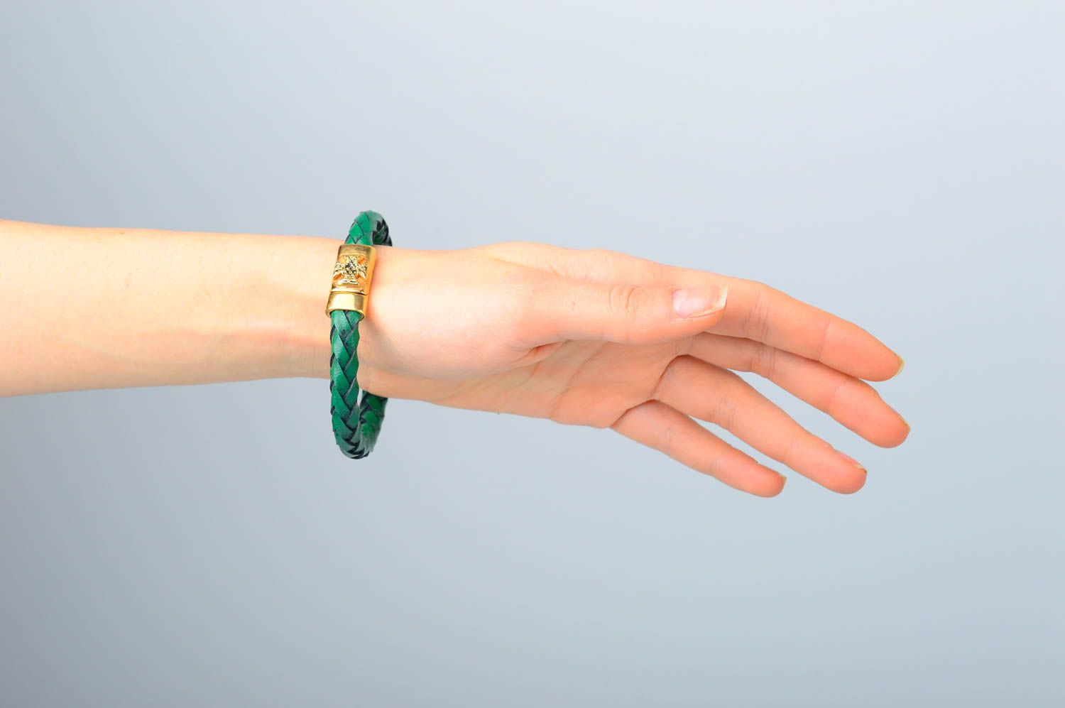 Кожаный браслет хэнд мэйд браслет на руку зеленый плетеный украшение из кожи фото 2