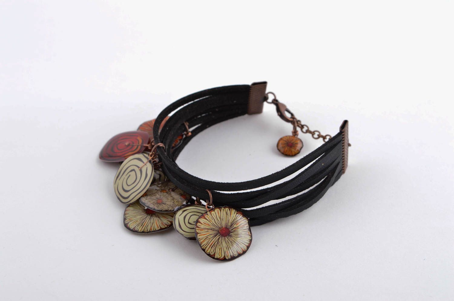 Bracelet en cuir fait main Bijou fantaisie noir Accessoire pour femme design photo 2