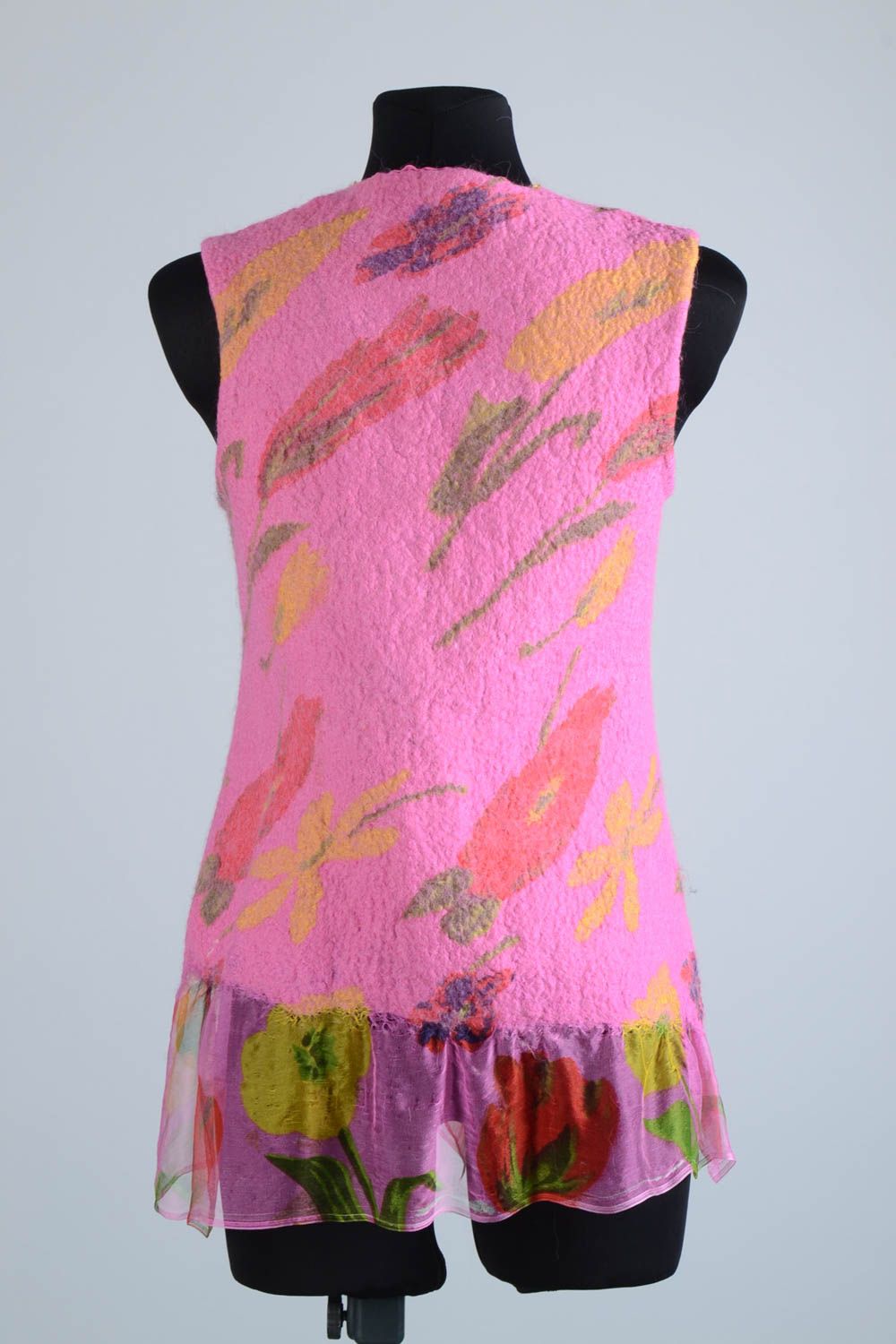 Зимняя одежда ручной работы жилетка женская валяная одежда розовая нарядная фото 4