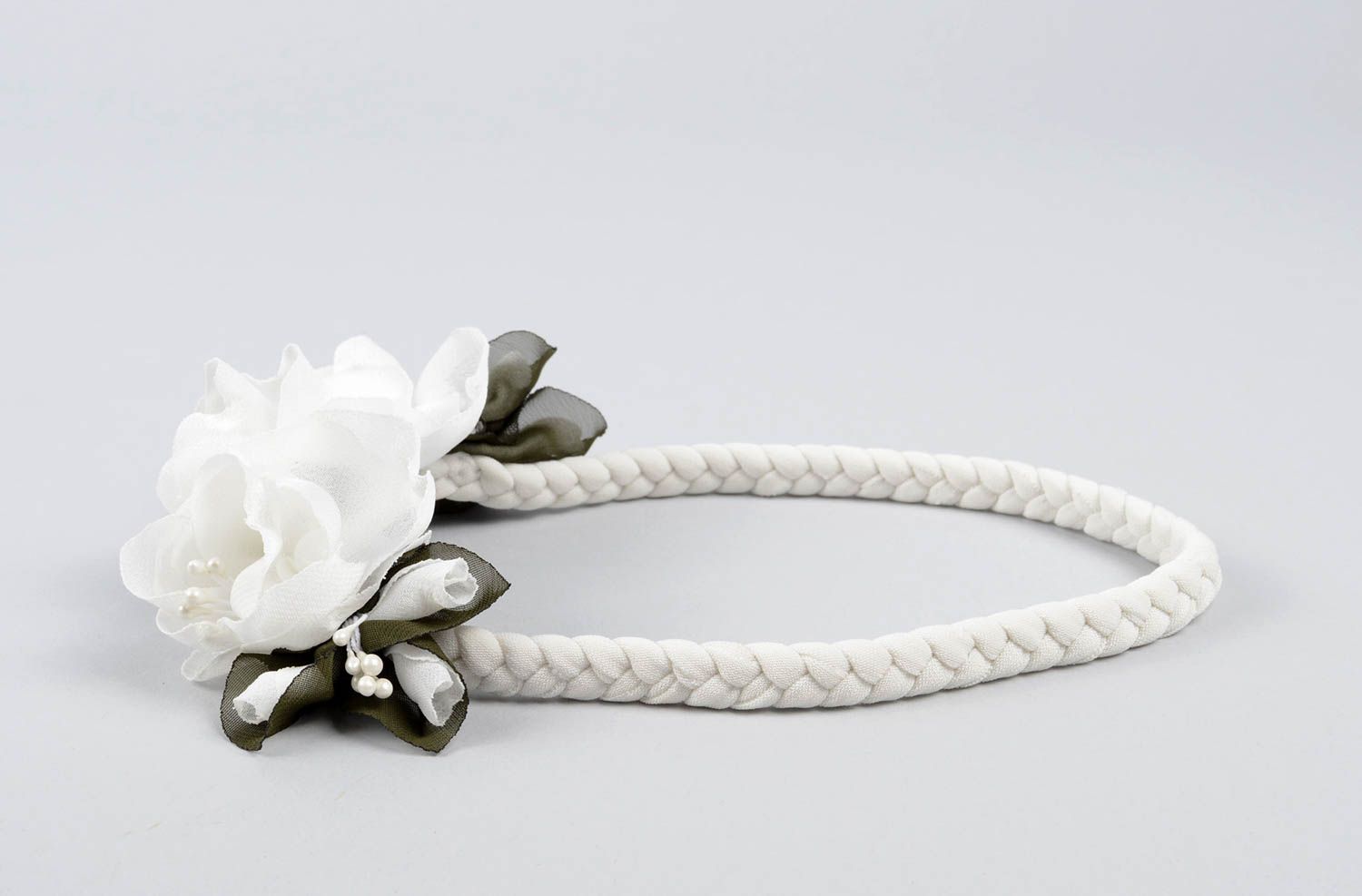 Weißes Haarband mit Blume handmade Designer Schmuck Accessoire für Haare  foto 3