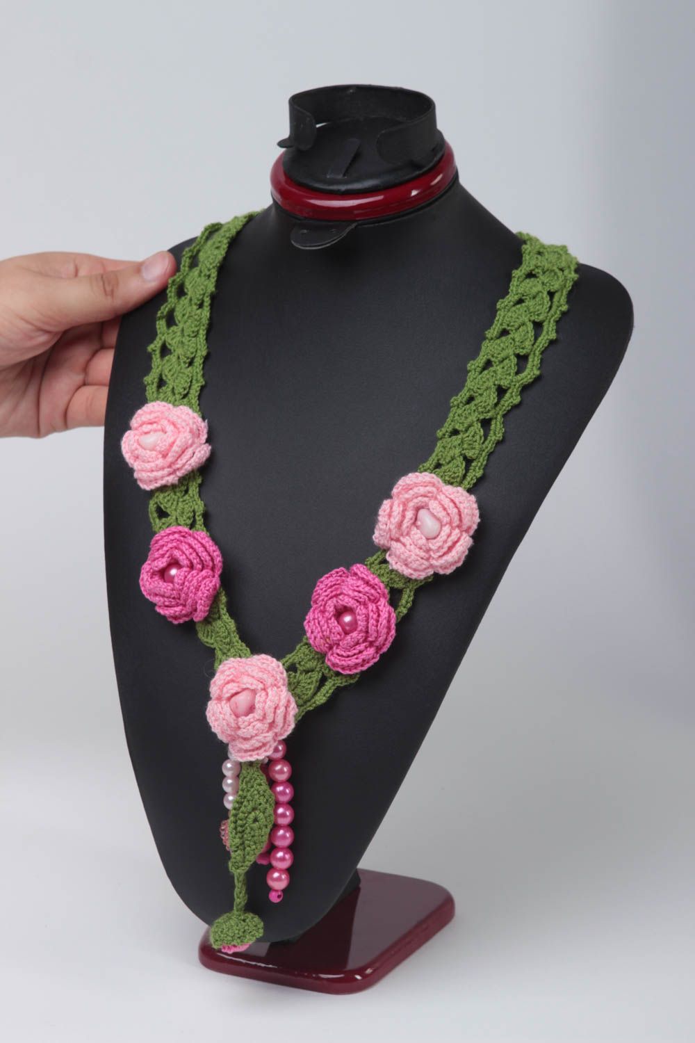 Колье крючком цветочное колье ручной работы текстильное колье розово зеленое фото 5
