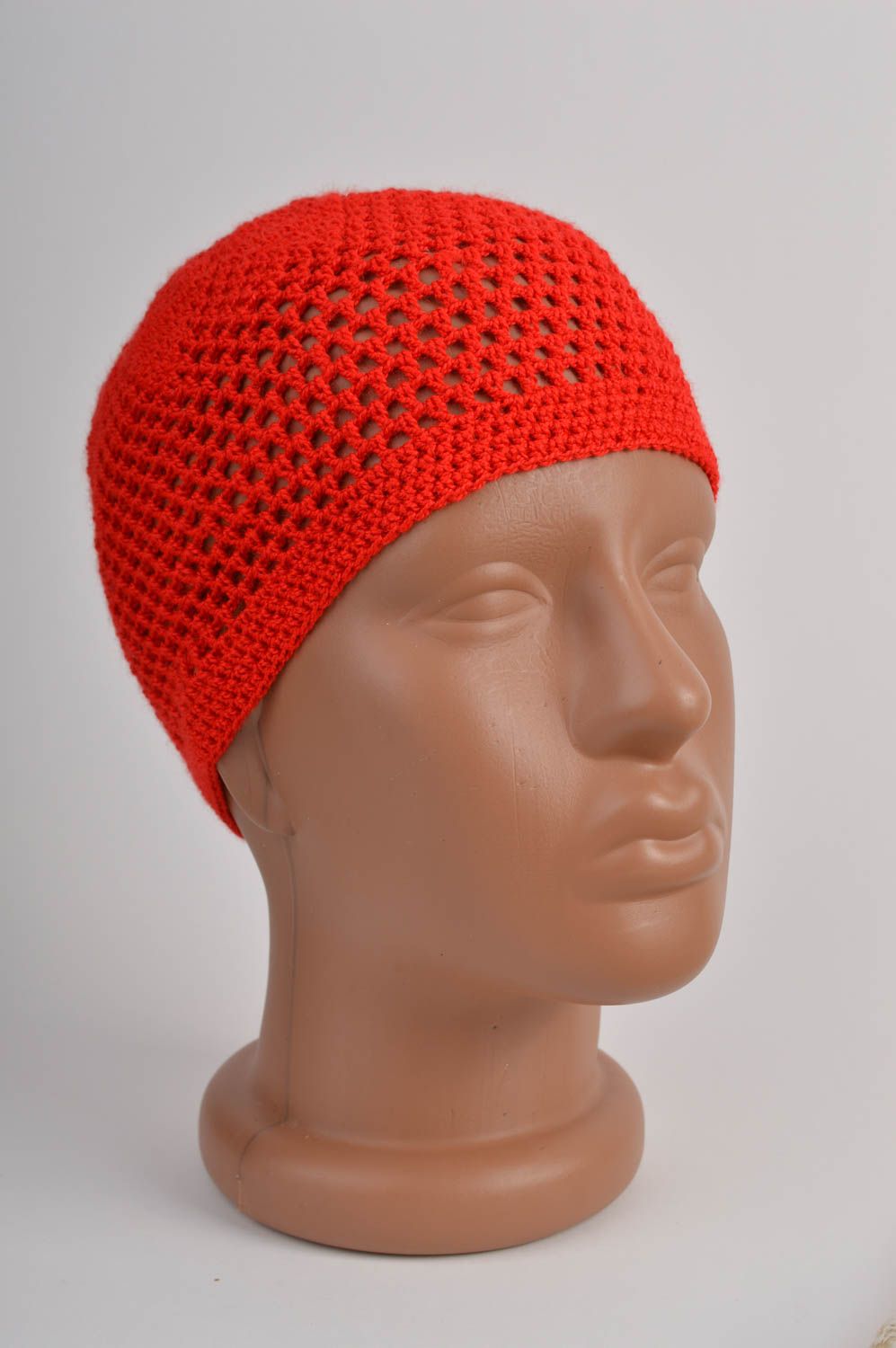 Bonnet tricot fait main Chapeau au crochet Vêtement enfant rouge ajouré photo 2