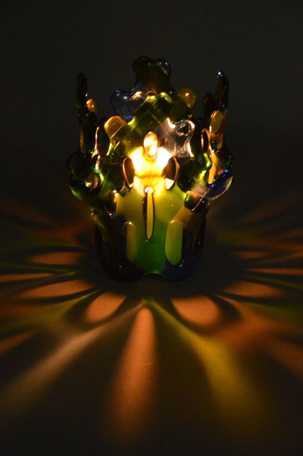 Handmade origineller dekorativer Kerzenhalter aus Fusing Glas in Gelb und Rot  foto 5