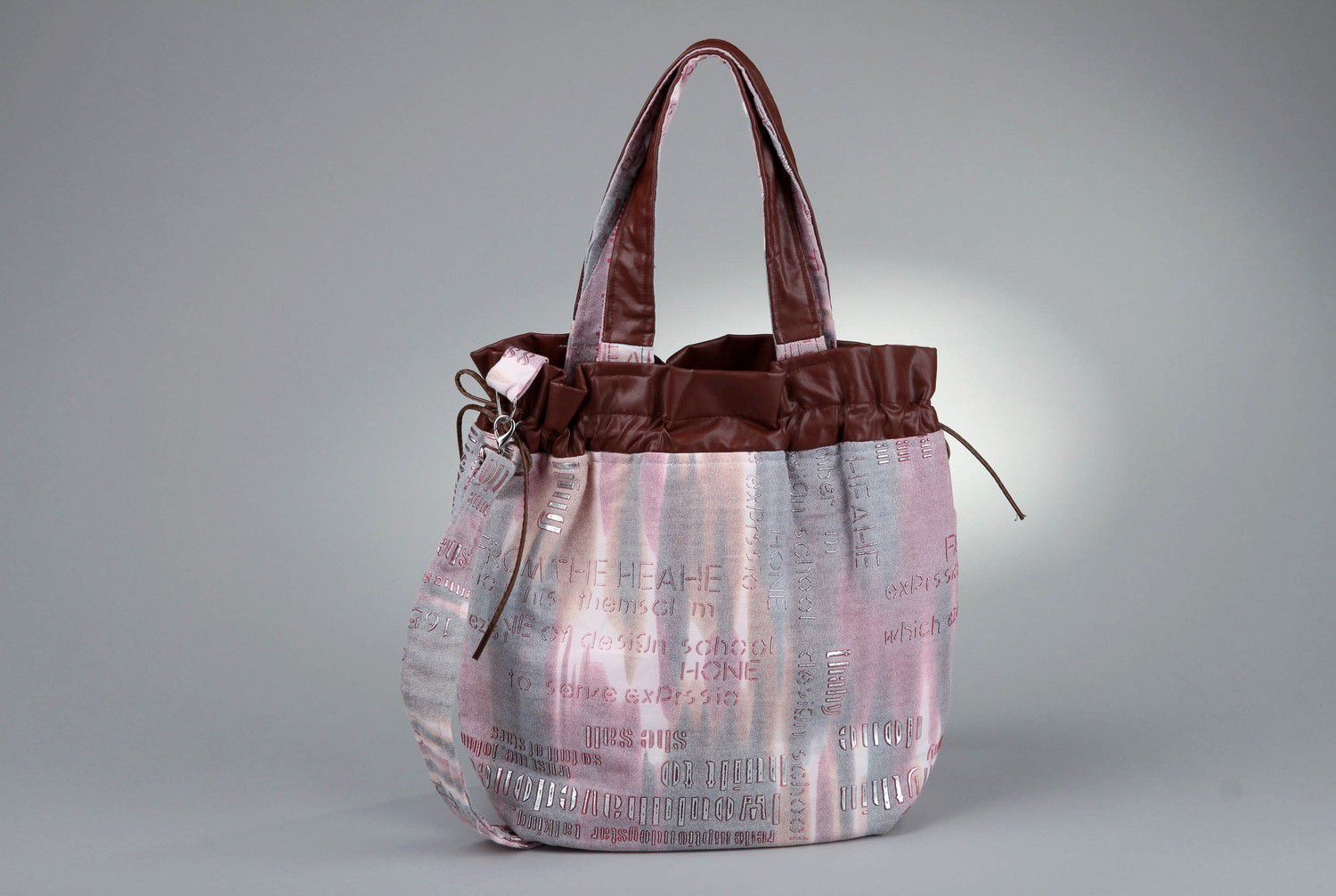 Bolsa textil de mujer hecha a mano foto 1