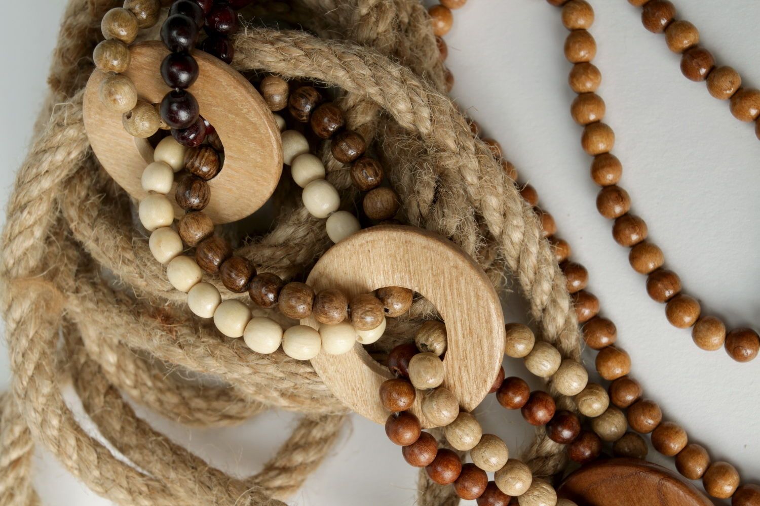 Massive Perlenkette aus Holz foto 1