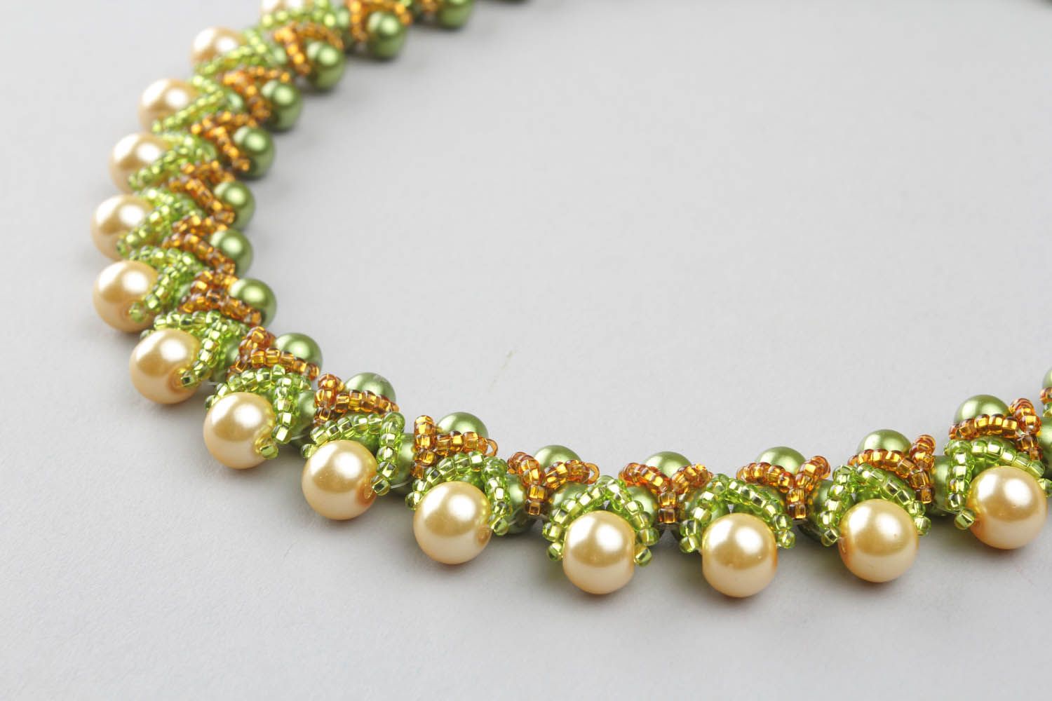 Necklace made of beads and ceramic pearl photo 3