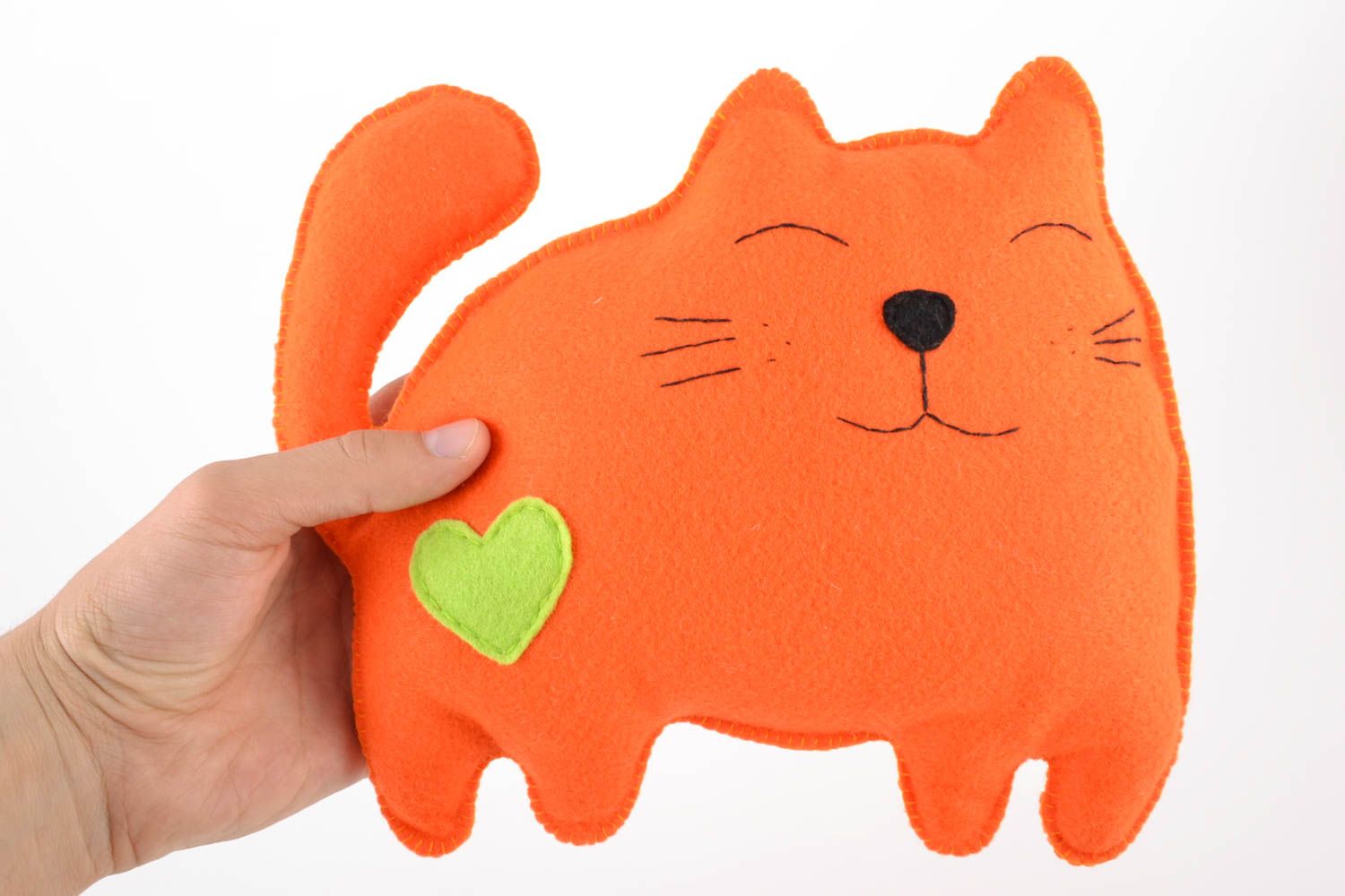 Оранжевая игрушка в виде кота ручной работы из фетра красивая оригинальная фото 2