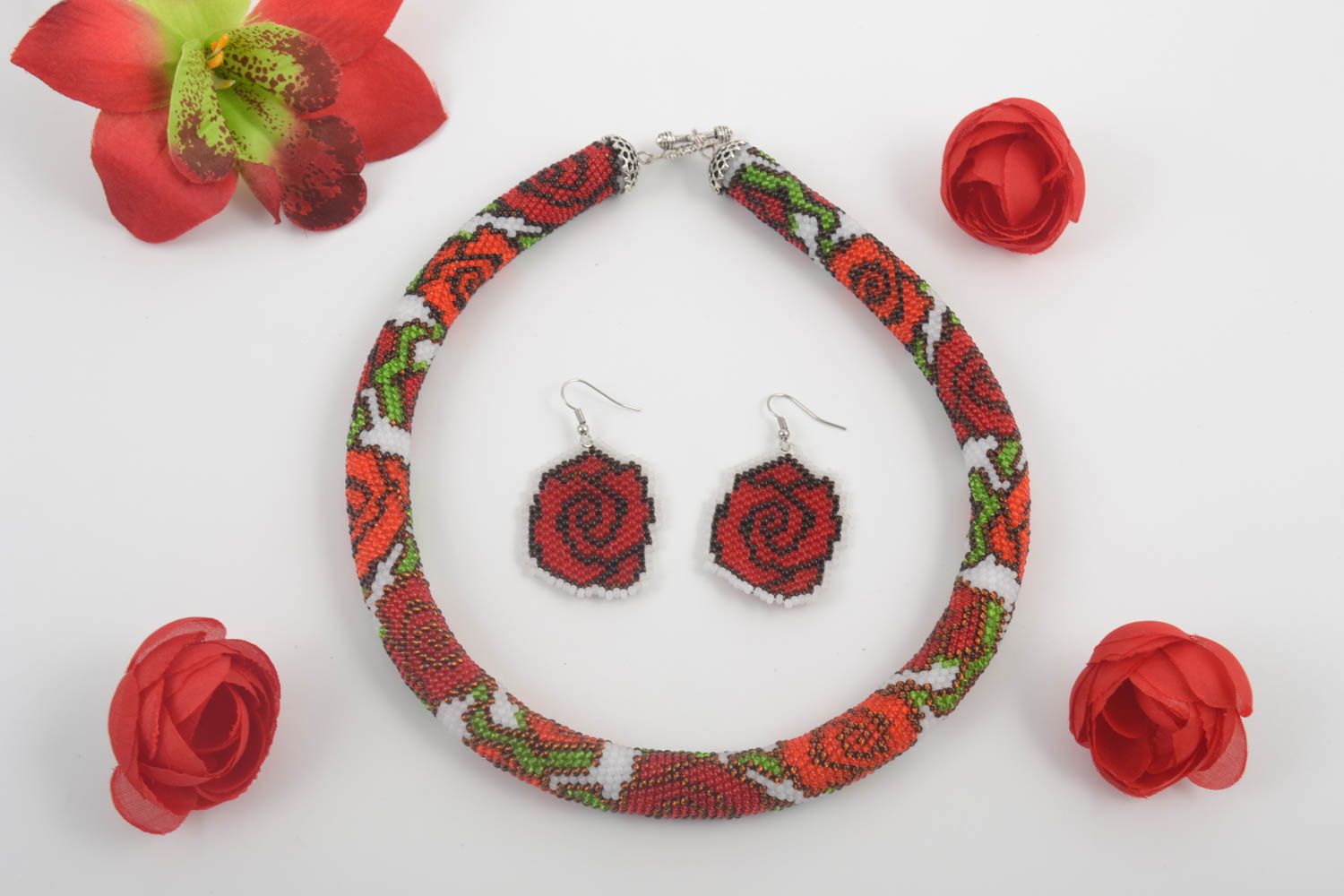 Handmade Schmuck Set aus Rocailles Blumen Ohrringe Damen Collier mit Rosen foto 1