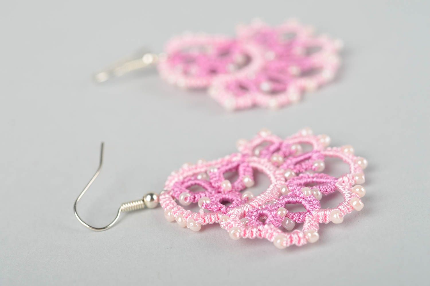 Pendientes de frivolité rosa accesorio para mujeres bisutería artesanal foto 3