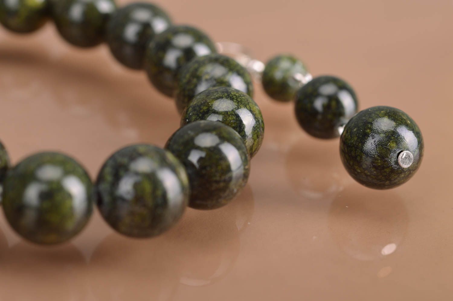 Ensemble de bijoux faits main bracelet et boucles d'oreilles perles vertes photo 4