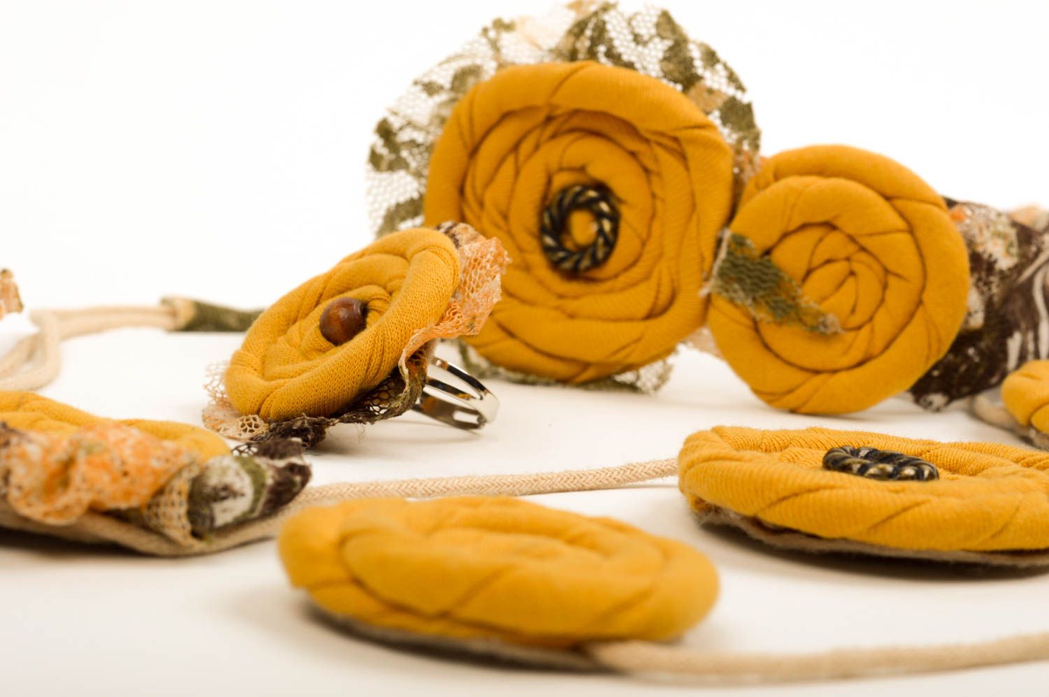 Женское кольцо украшение ручной работы украшение из ткани желтое кольцо крупное фото 3