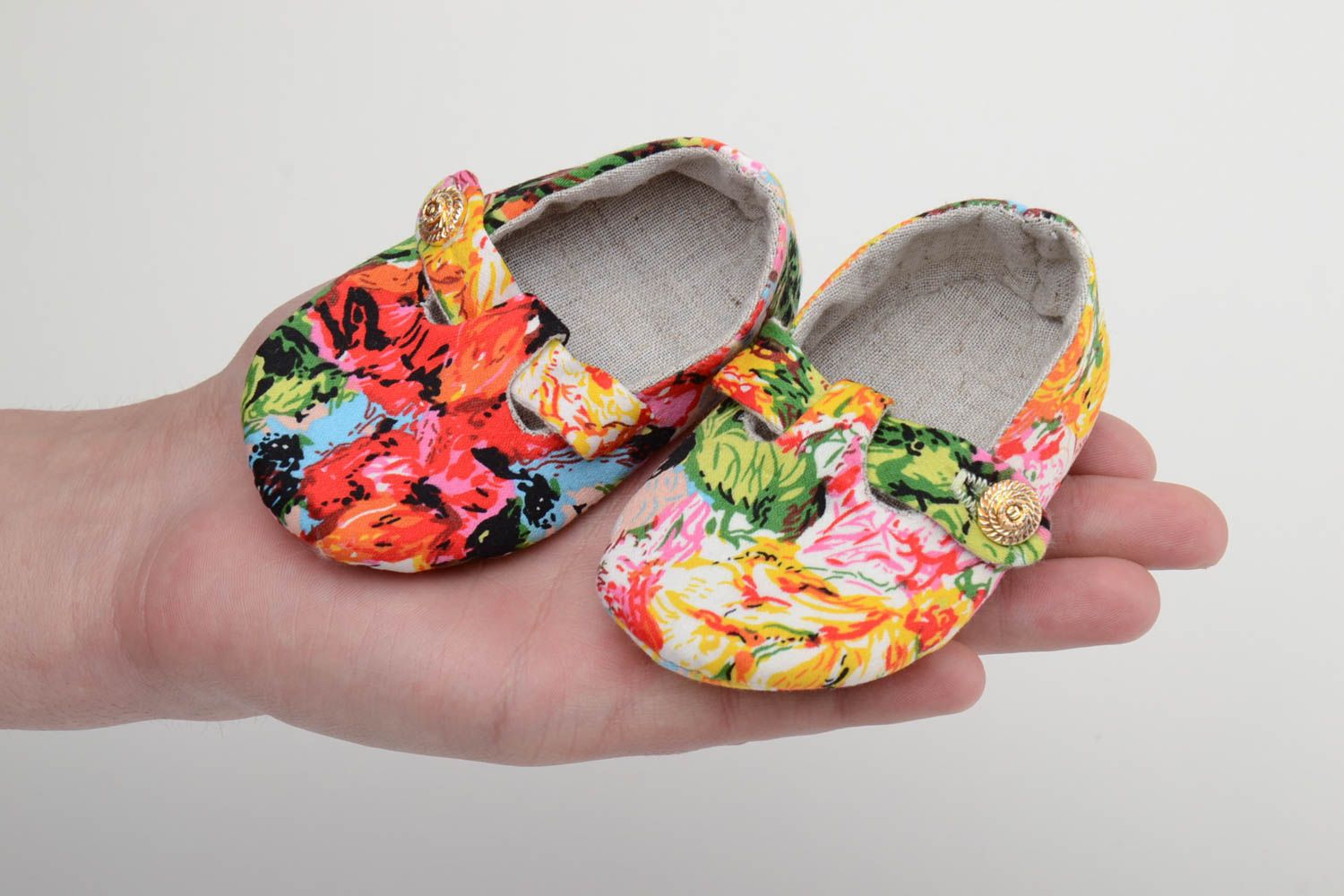 Bright cotton fabric baby shoes with flower pattern and buttons for girl photo 5