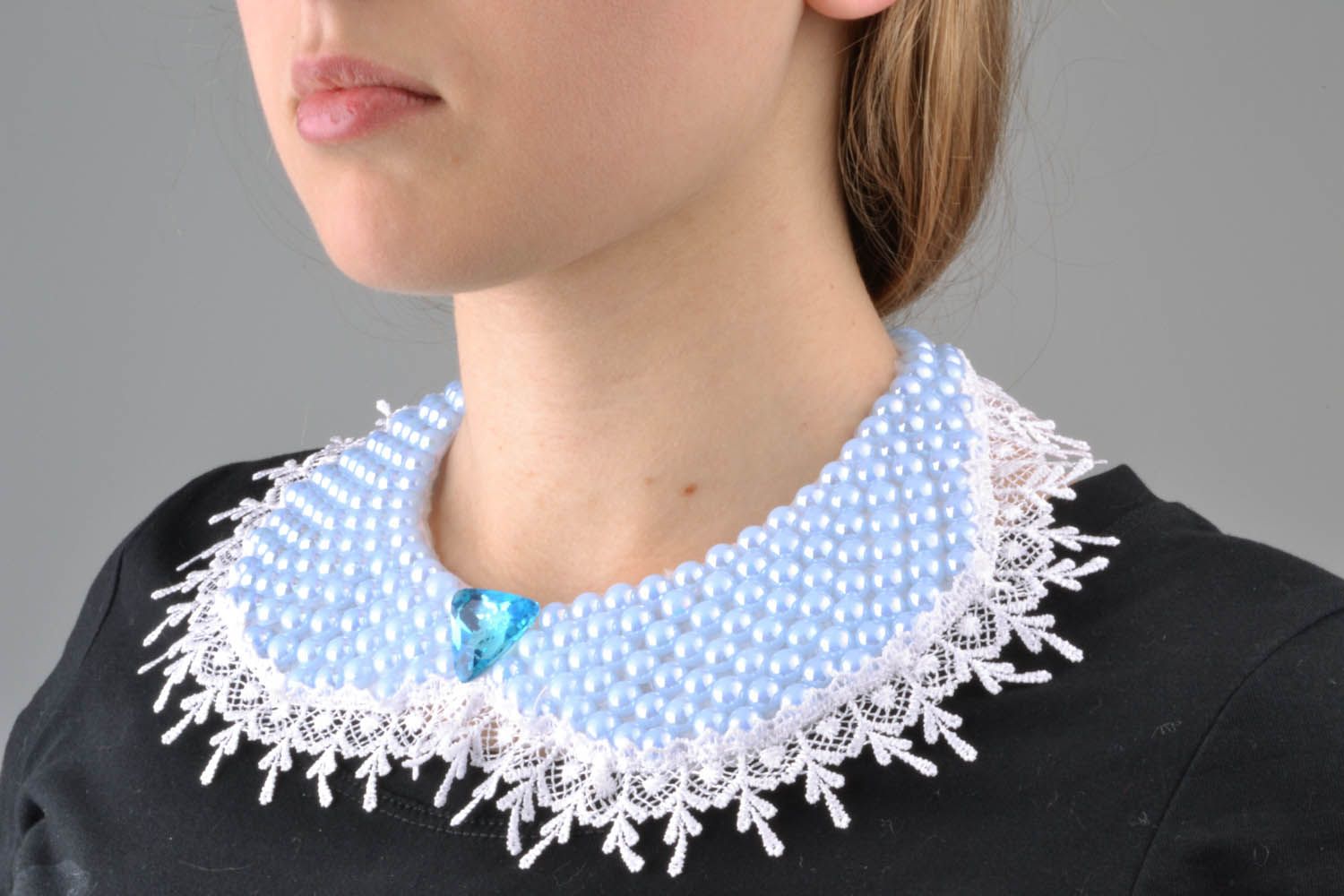 Collar made of beads and lace photo 1