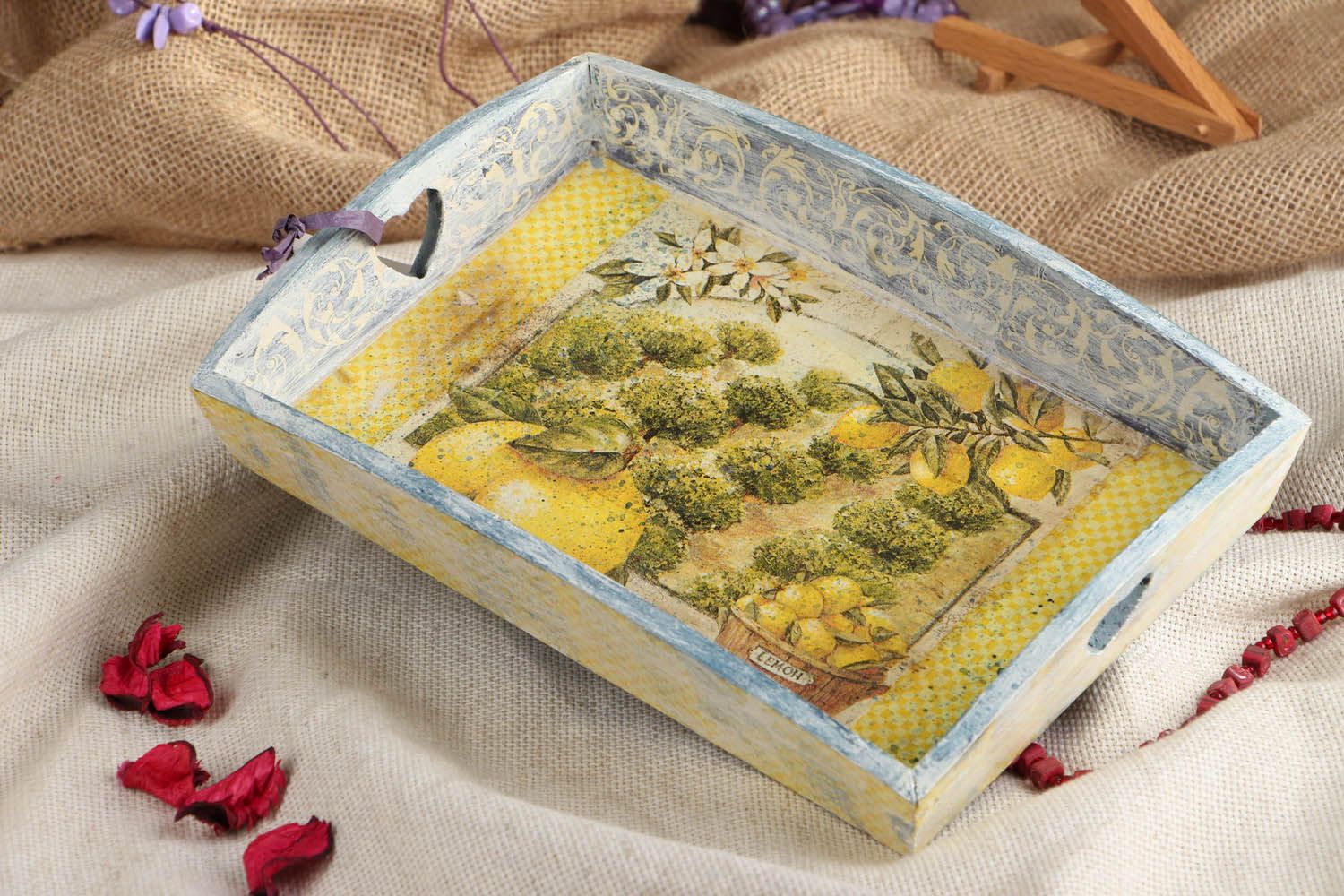 Wooden tray made using decoupage technique  photo 4