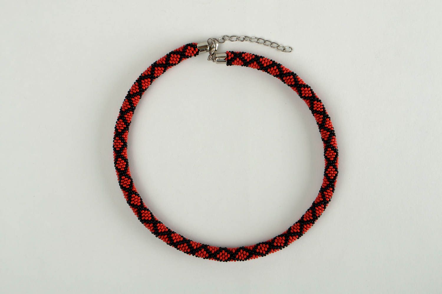 Ожерелье из бисера украшение ручной работы авторское украшение красное с черным фото 2