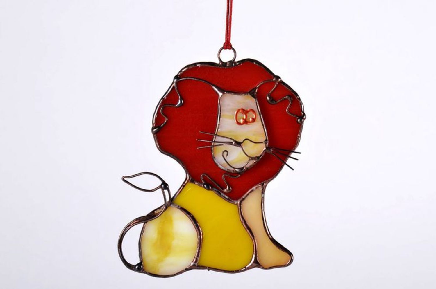 Stained glass figurine Resting lion  photo 3