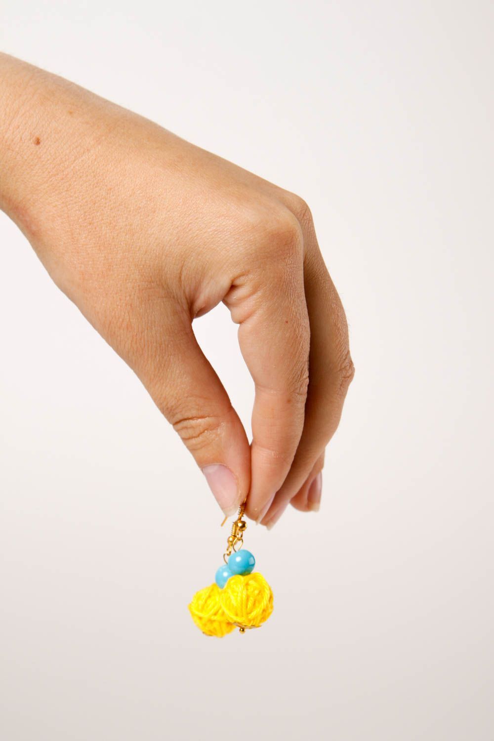 Boucles d'oreilles boules Bijou fait main en fils jaune-bleu Cadeau femme photo 5