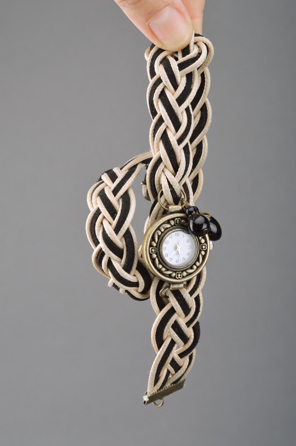 Montre femme bracelet tressé beige et noir ronde originale mécanique faite main photo 3