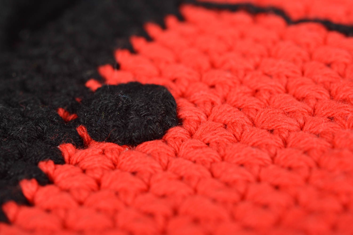 Sac à main fait main Sac fille noir rouge tricoté au crochet Cadeau original photo 4