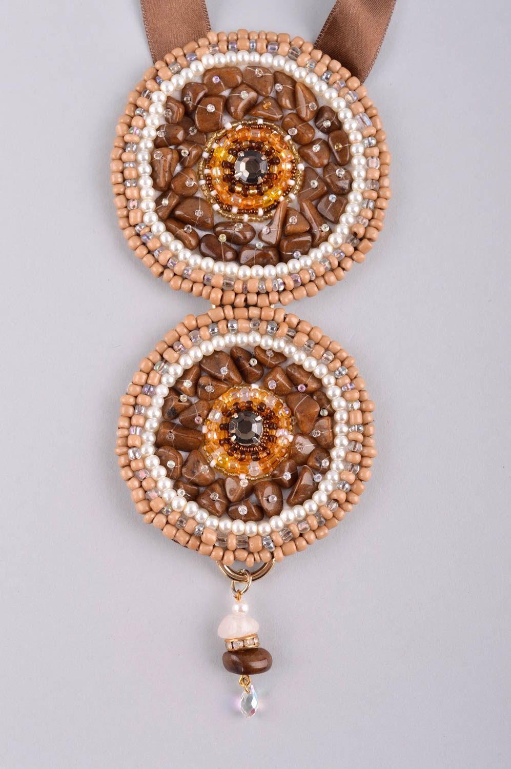 Колье из бисера украшение ручной работы ожерелье из бисера вышитое со стразами фото 4