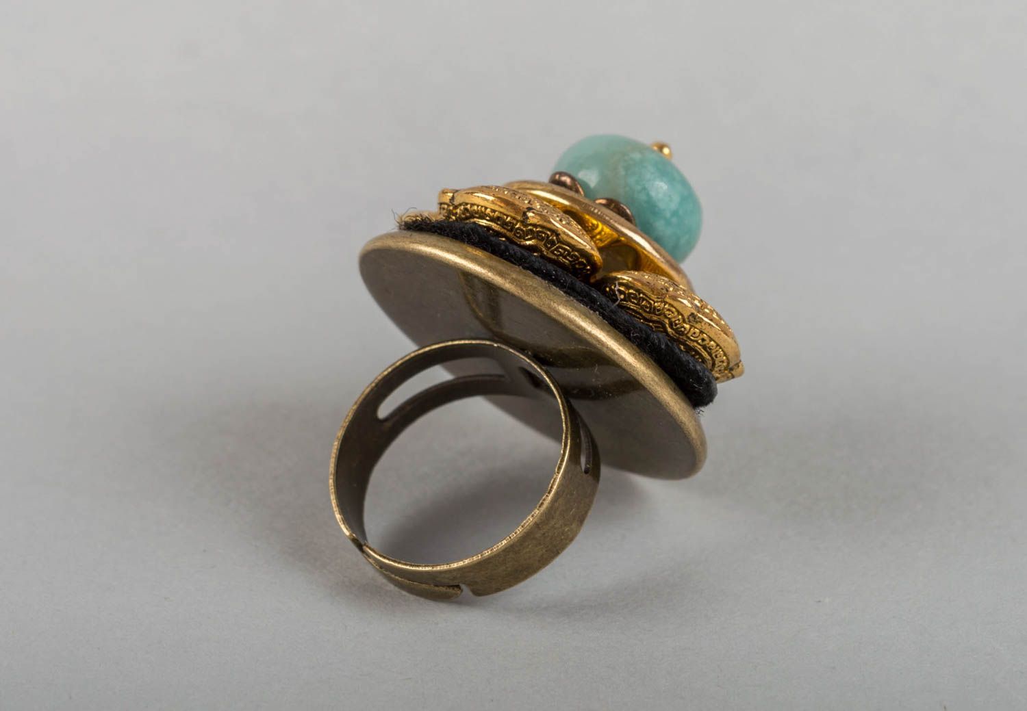 Originelle schöner feiner handgemachter Ring aus Messing mit Naturstein foto 3