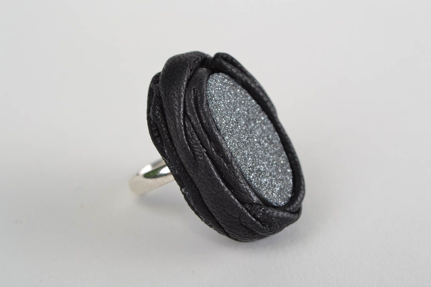 Handmade oval top ring with natural hematite stone in leather frame photo 3