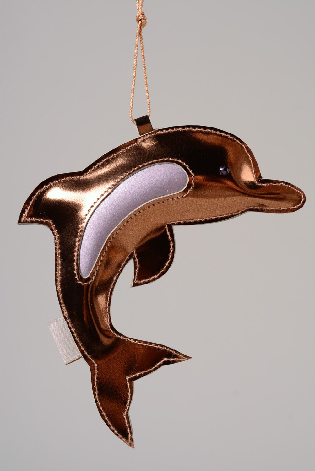 Colgante original de cuero para bolsos con forma de delfín llavero foto 1