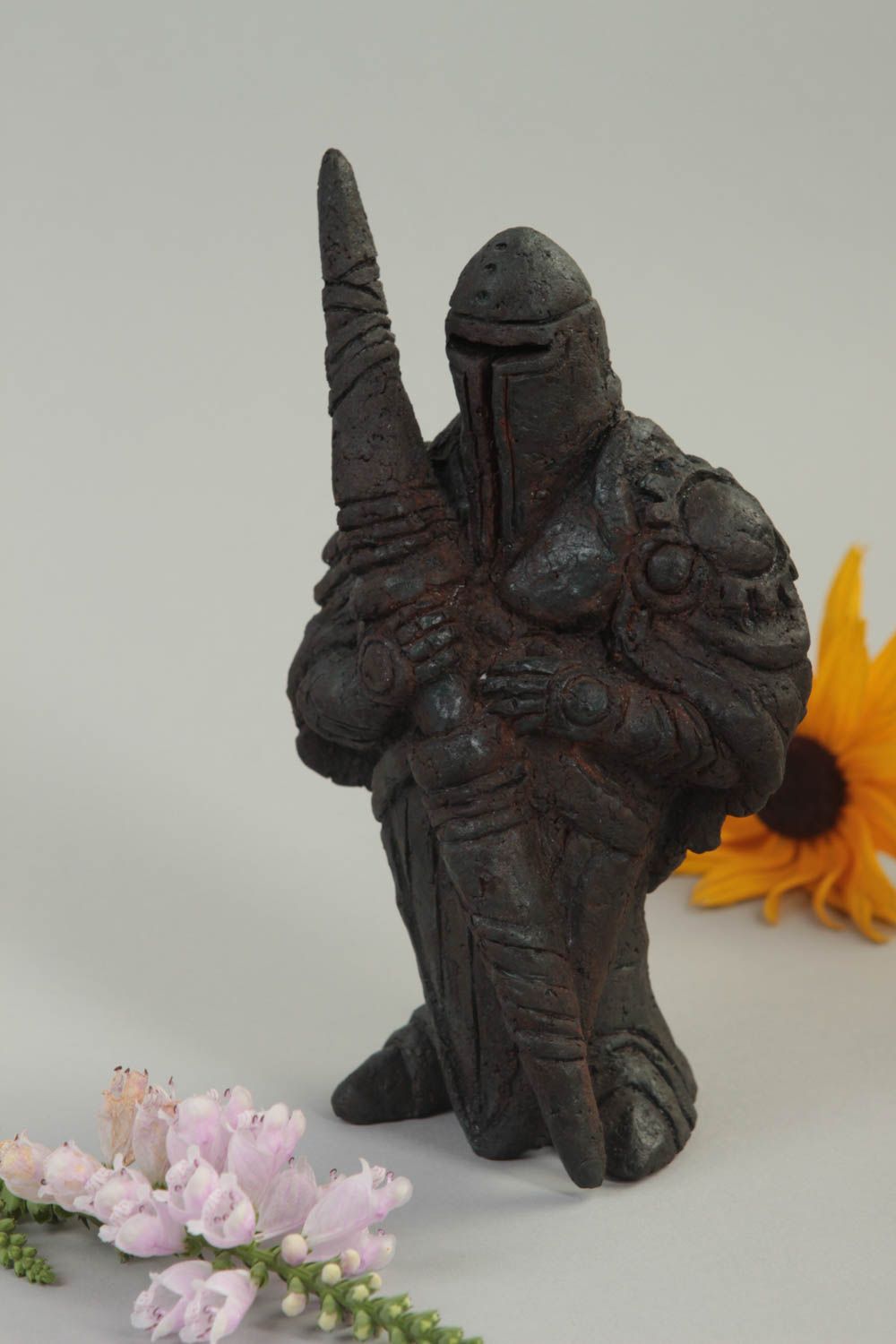 Figurine originale Petite statuette fait main guerrier céramique Déco intérieur photo 1