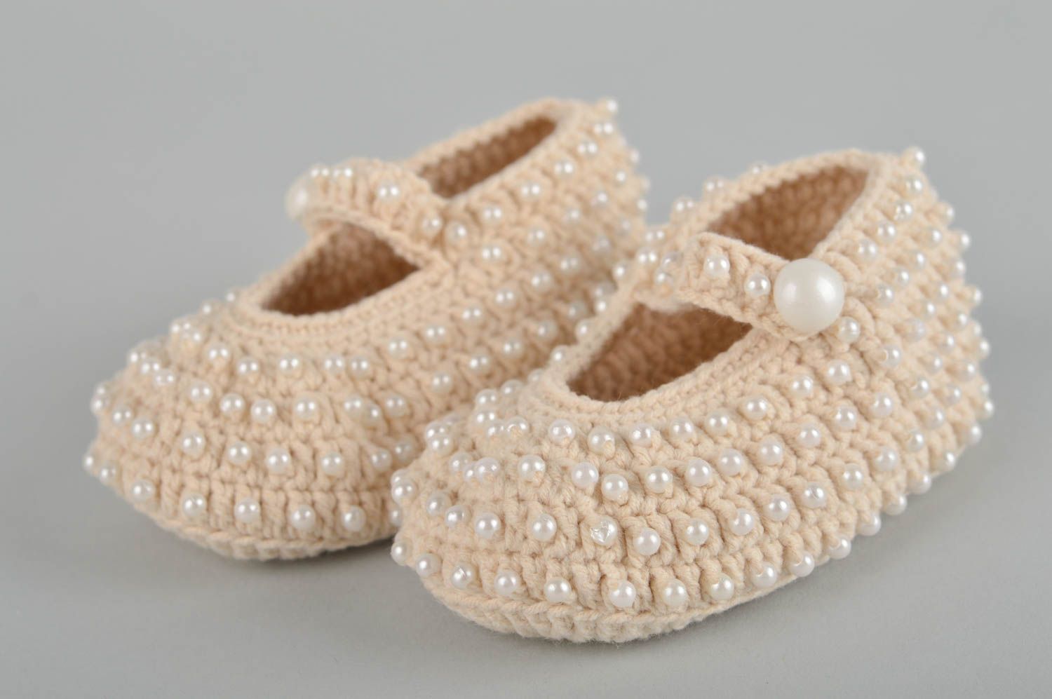 Chaussons bébé faits main Pantoufle tricot Accessoire bébé beige design photo 3