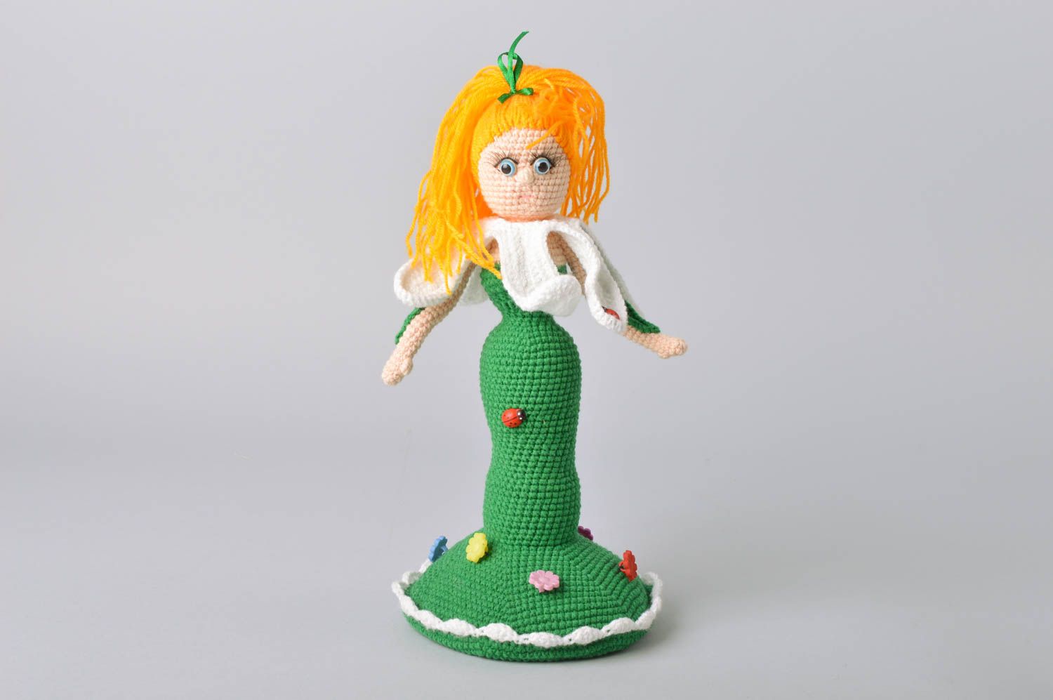 Schönes grünes lustiges handgemachtes Spielzeug Puppe aus Stoff für Dekoration foto 2