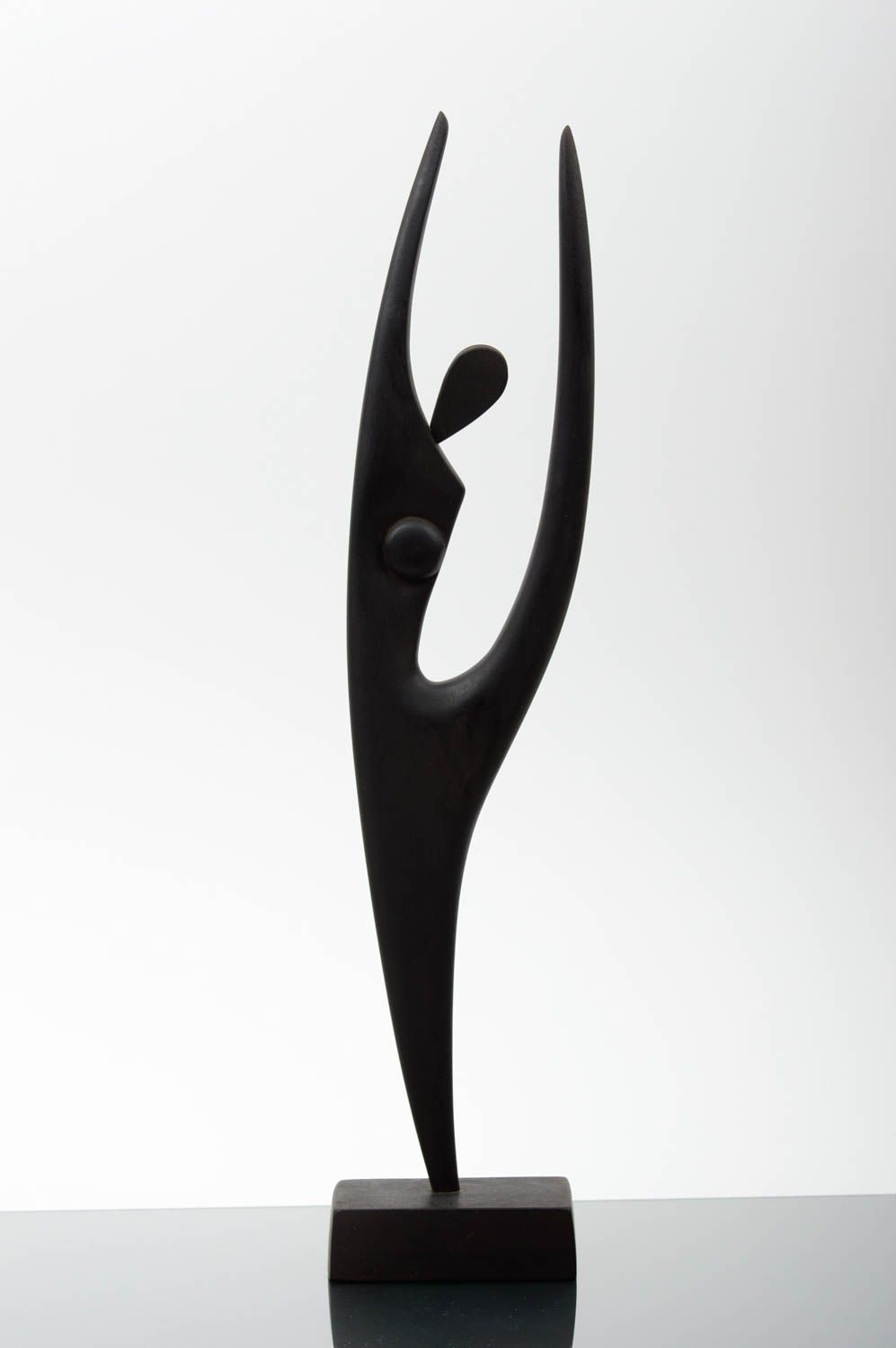 Черная статуэтка из древесины ясеня ручной работы резная красивая Танцовщица фото 1