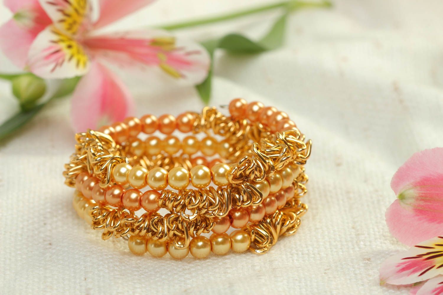 Bracelet perles fantaisie jaune Bijou fait main avec chaînes Accessoire femme photo 2