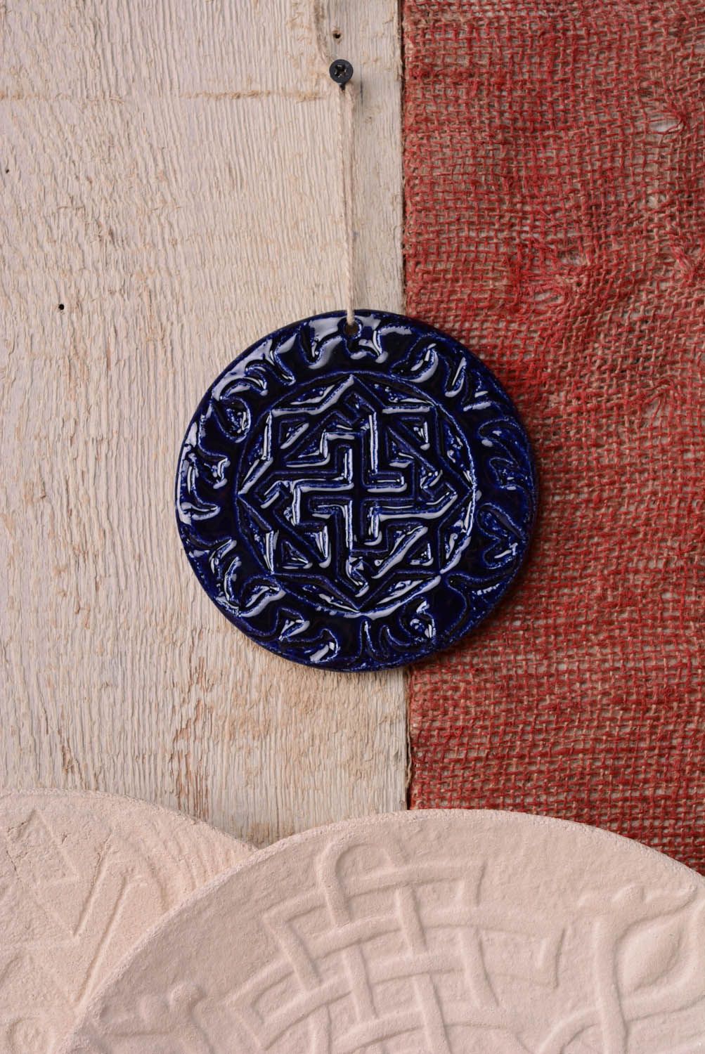 Prato talismã de cerâmica Valquíria foto 3