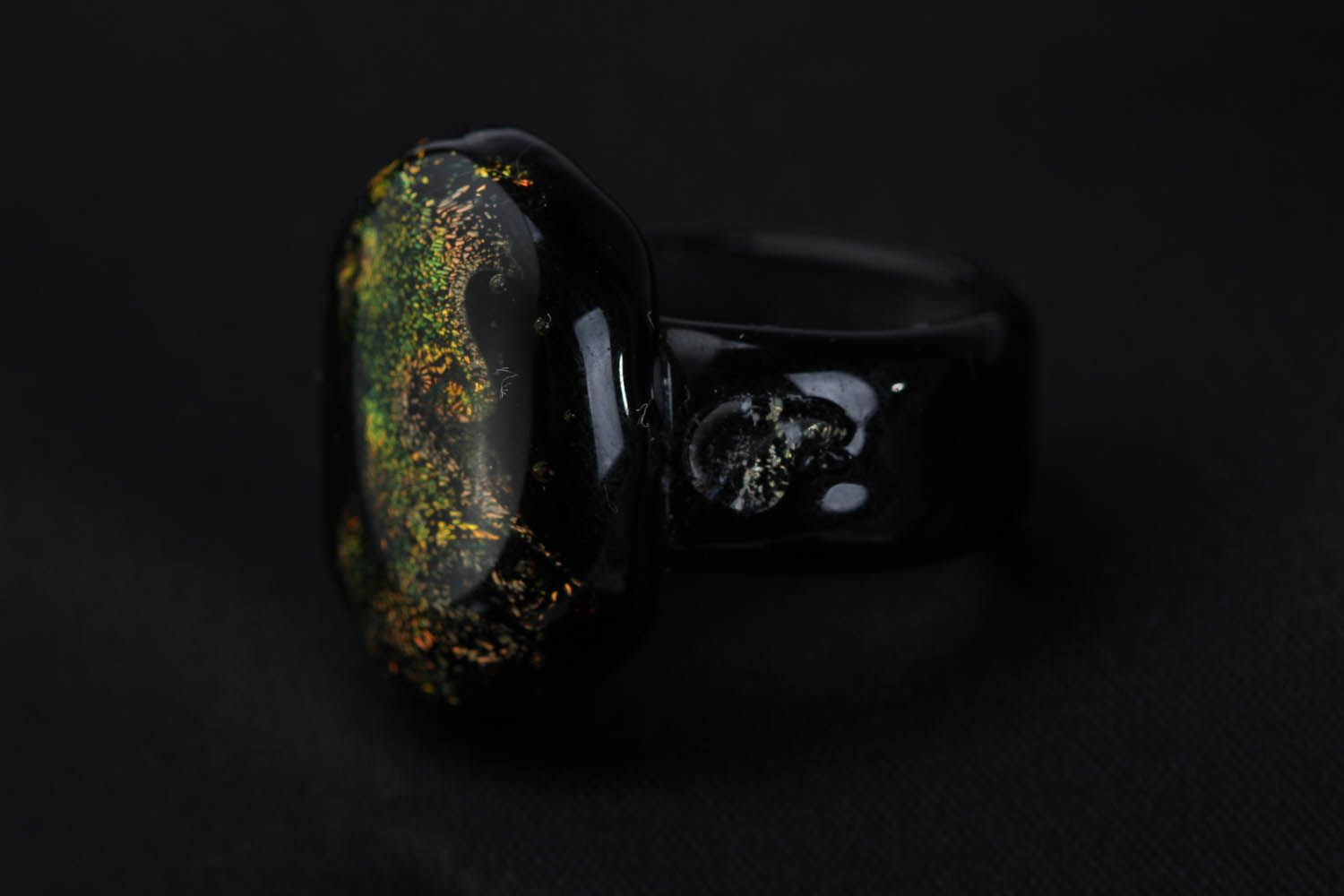 Стеклянный перстень Темный омут фото 1