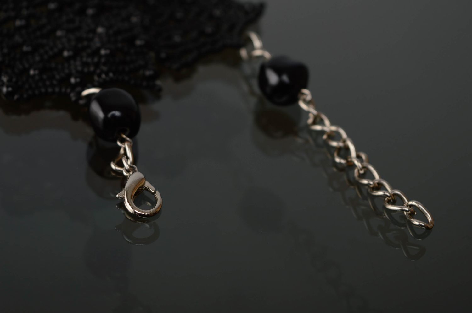 Large bracelet ajouré en perles de rocailles noir photo 5