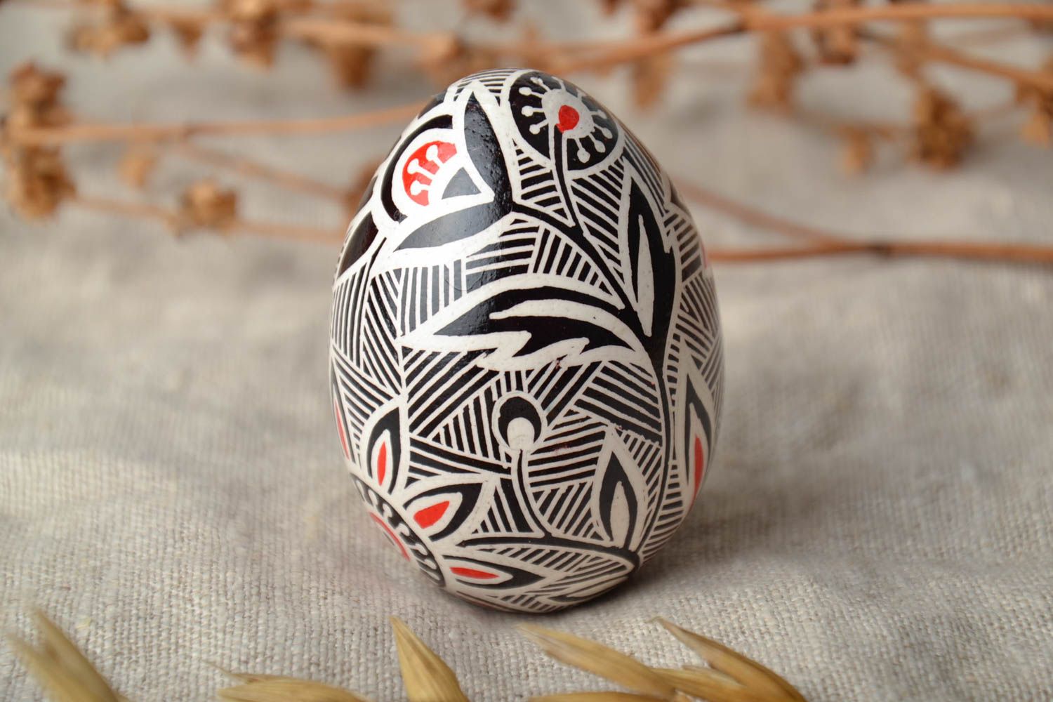 Huevo de Pascua decorado a mano foto 1