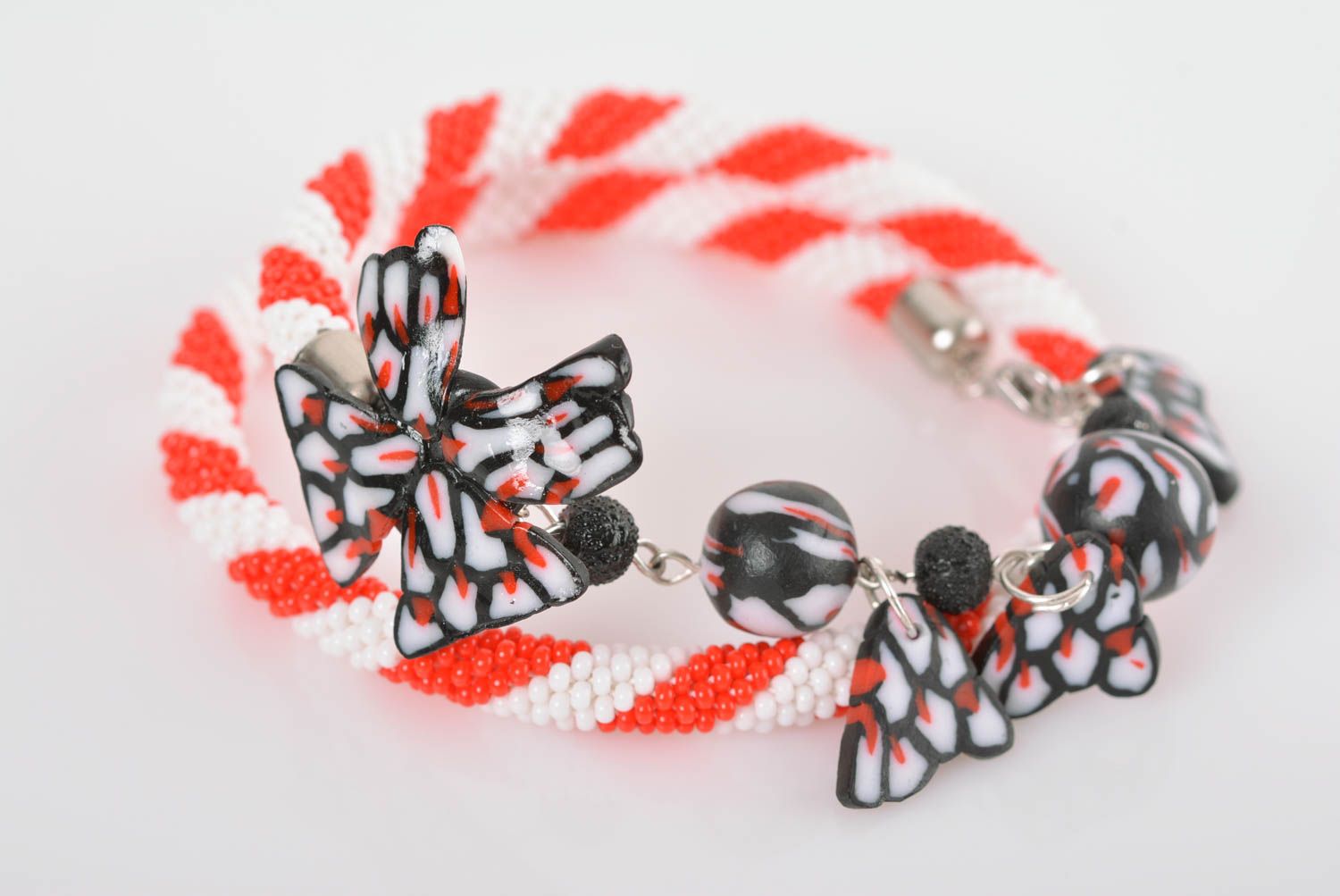 Bracelet spirale en perles de rocaille fait main bijou rouge blanc rayé photo 1
