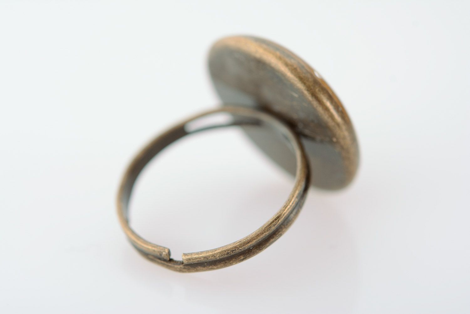 Rrunder handgemachter Ring aus Epoxidharz mit echter Blume Kamille für Damen foto 3