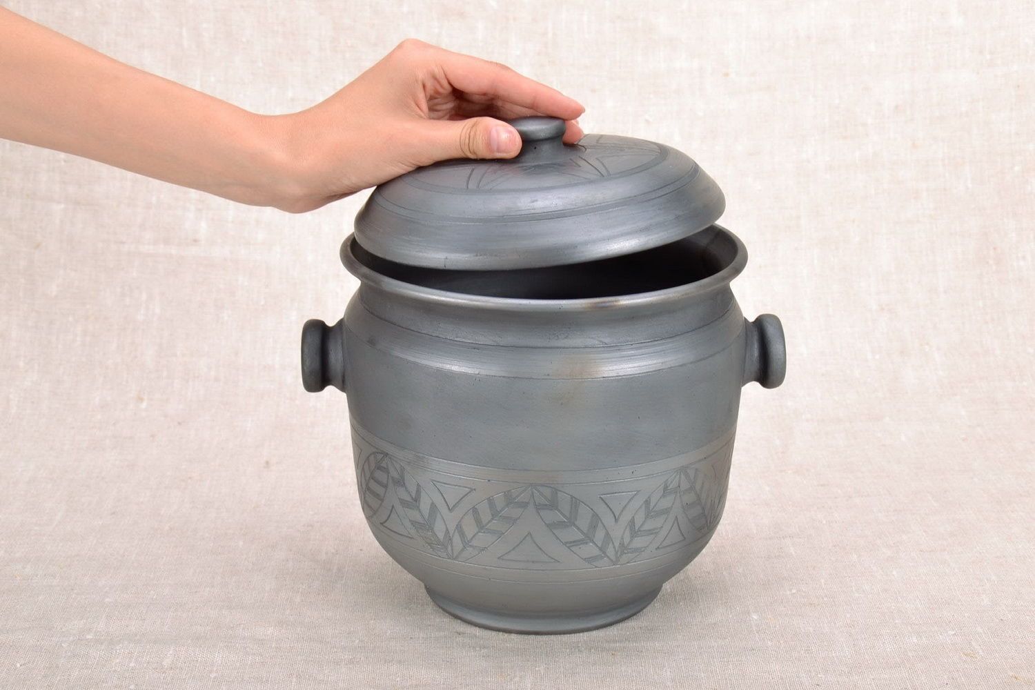 Pot with a lid photo 2