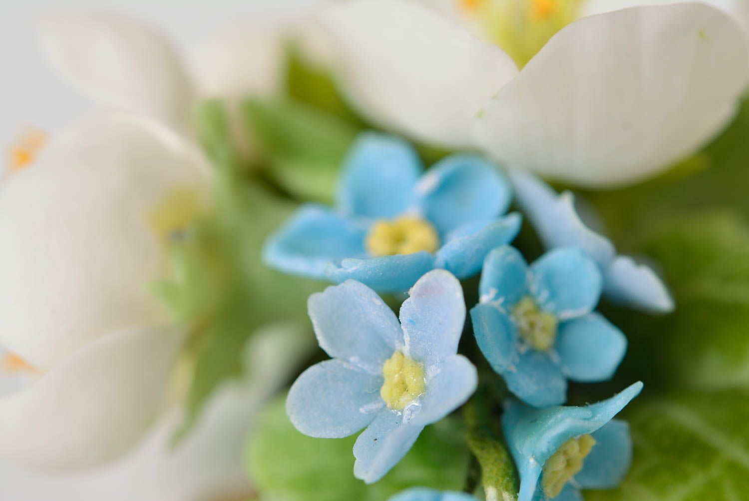 Kleine schöne stilvolle handgemachte Brosche aus Polymerton für Frauen Blumen foto 4